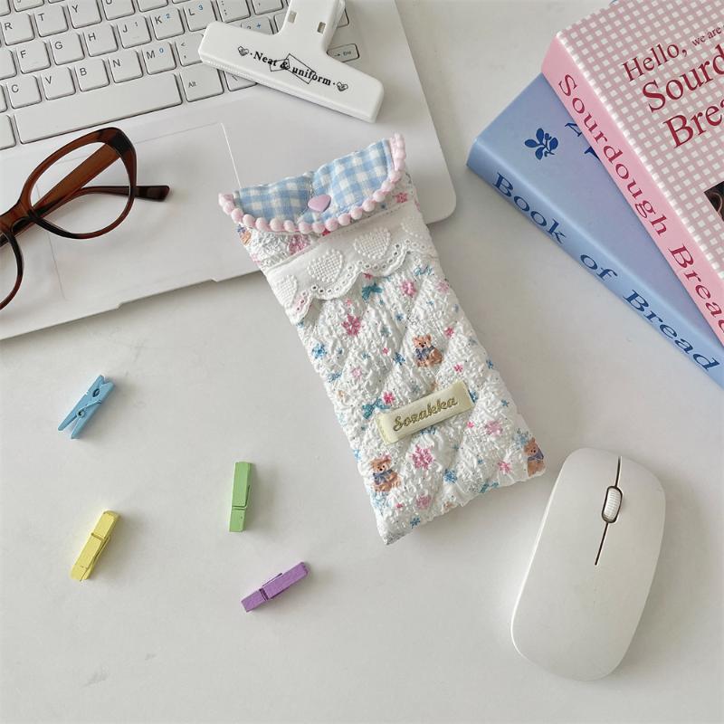 Милый мультяшный мягкий чехол для очков, портативный, ударопрочный, чехол для солнцезащитных очков, сумка для хранения очков для девочек
Милый мультяшный мягкий чехол для очков, портативный, ударопрочный, чехол для солнцезащитных очков, сумка для хранения очков для девочек