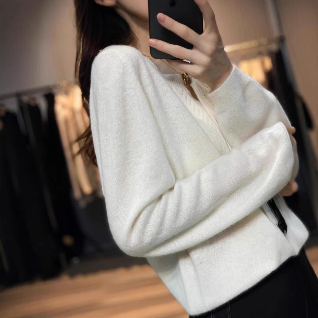 2024 Autumn/Winter Women s Minimalist Wool Sweater - Elegant, Soft, Lazy Loose Fit, Round Neck, Niche Style Small
2024 Autumn/Winter Women s Minimalist Wool Sweater - Elegant, Soft, Lazy Loose Fit, Round Neck, Niche Style Small