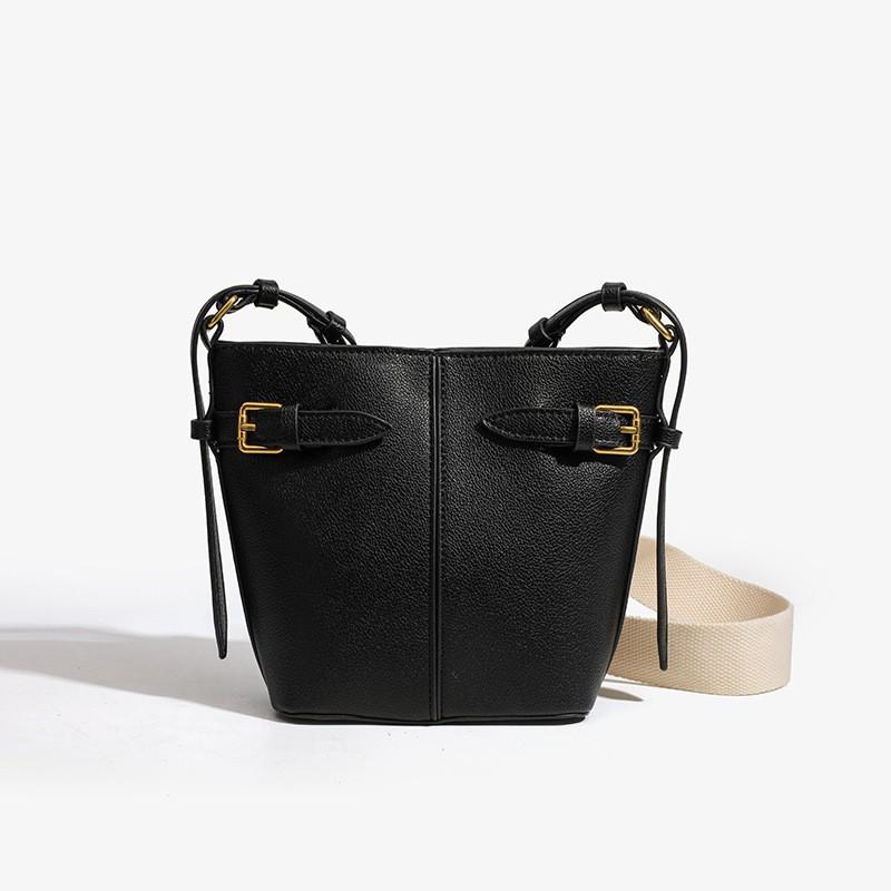 Spanish Cross-border Women s Bag Z Home 2025 New High-end All-matching Retro Buckle Single-shoulder Cross-slung Bucket чорний
Spanish Cross-border Women s Bag Z Home 2025 New High-end All-matching Retro Buckle Single-shoulder Cross-slung Bucket чорний