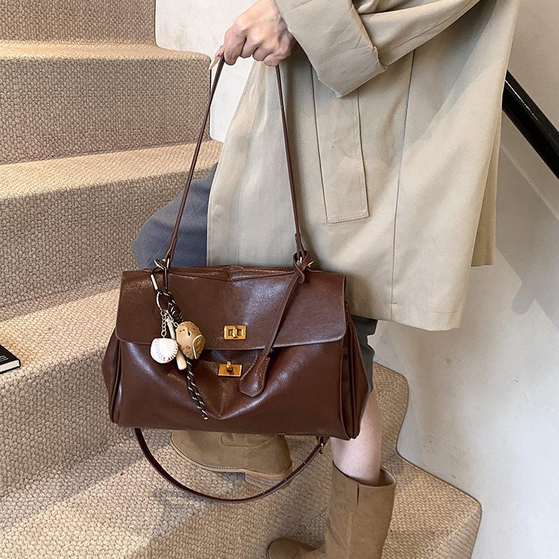 Сумки женские Tide большая вместимость сумка через плечо на одно плечо сумка-тоут из мягкой кожи в стиле ретро премиум-класса With pendant коричневый
Сумки женские Tide большая вместимость сумка через плечо на одно плечо сумка-тоут из мягкой кожи в стиле ретро премиум-класса With pendant коричневый