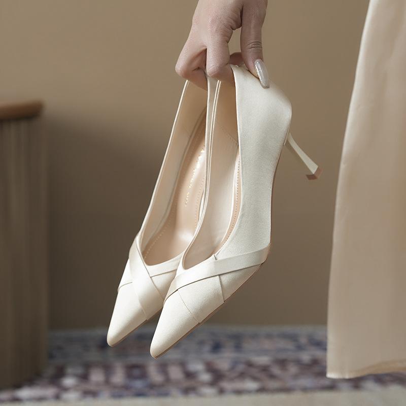 Satin cross Xiuhe temperament high heels women s pointed toe stiletto wedding shoes bridesmaid shoes single shoes are not tired 40
Satin cross Xiuhe temperament high heels women s pointed toe stiletto wedding shoes bridesmaid shoes single shoes are not tired 40
