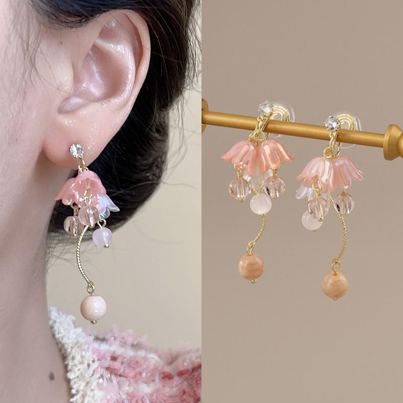 Zircon flower fringed earrings temperament versatile stud earrings niche fashion small fresh earrings women
Zircon flower fringed earrings temperament versatile stud earrings niche fashion small fresh earrings women