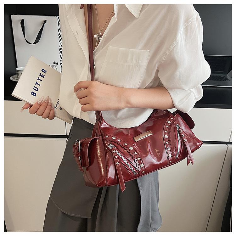 New Rivet Women s Bag Multifunctional Retro Bag Large Capacity Portable Shoulder Bag Soft Texture Casual Bag чорний
New Rivet Women s Bag Multifunctional Retro Bag Large Capacity Portable Shoulder Bag Soft Texture Casual Bag чорний