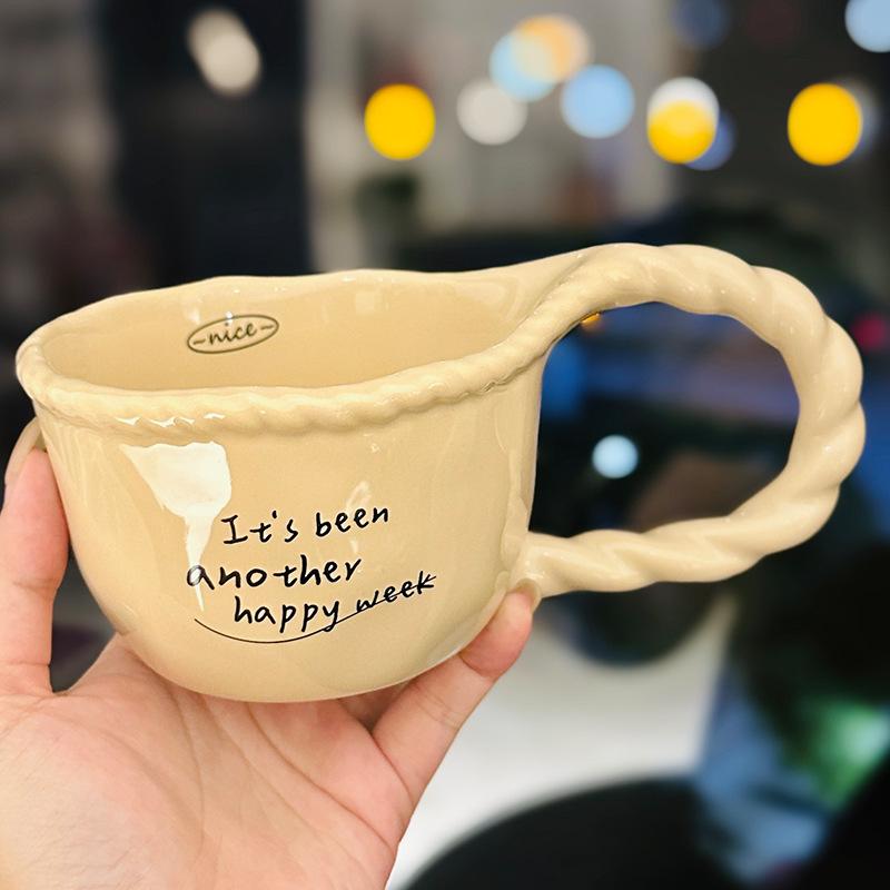Creative Knot Handle Ceramic Mug Personalized Gift Hand Squeeze Coffee Cup Home Breakfast Milk Cup Souvenir 300ml
Creative Knot Handle Ceramic Mug Personalized Gift Hand Squeeze Coffee Cup Home Breakfast Milk Cup Souvenir 300ml