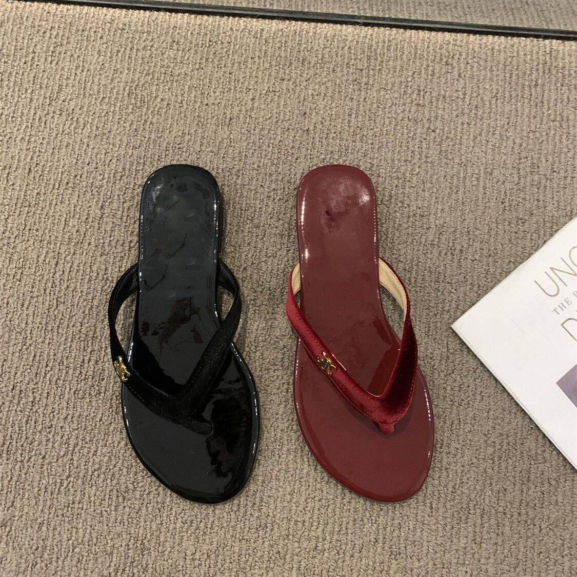 Xiaoxiangfeng retro flat-bottomed slippers women s shoes summer wear seaside cool slippers fashion ins red flip-flops 35 чёрный
Xiaoxiangfeng retro flat-bottomed slippers women s shoes summer wear seaside cool slippers fashion ins red flip-flops 35 чёрный