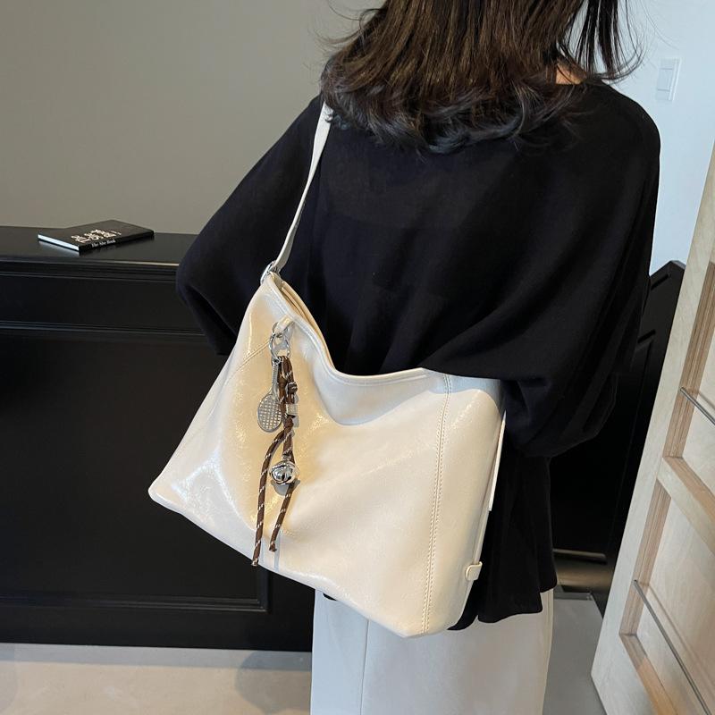 Premium Crossbody Bag Women s Winter 2025 Popular Maillard Shoulder Bag Commuter Tote Bag 33*15*26
Premium Crossbody Bag Women s Winter 2025 Popular Maillard Shoulder Bag Commuter Tote Bag 33*15*26