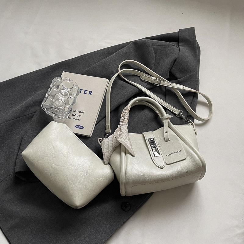 New niche design silk scarf mother and child contrasting color vegetable basket bag portable shoulder oblique span women s bag серебряный
New niche design silk scarf mother and child contrasting color vegetable basket bag portable shoulder oblique span women s bag серебряный