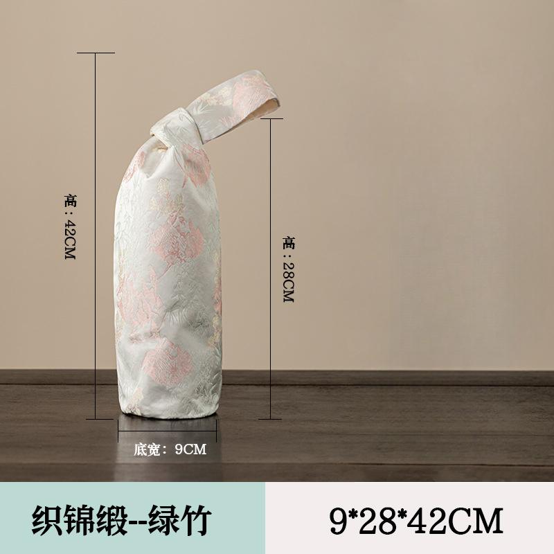 Travel thermos cup bag large liter water cup light luxury advanced sense tea high appearance level hand bag
Travel thermos cup bag large liter water cup light luxury advanced sense tea high appearance level hand bag