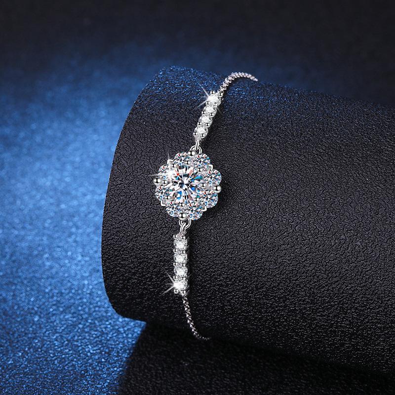 S925 Sterling Silver Adjustable Sunflower Bracelet with Moissanite, D Color, 1 Carat for Women 6.5mm High Carbon Stone
S925 Sterling Silver Adjustable Sunflower Bracelet with Moissanite, D Color, 1 Carat for Women 6.5mm High Carbon Stone