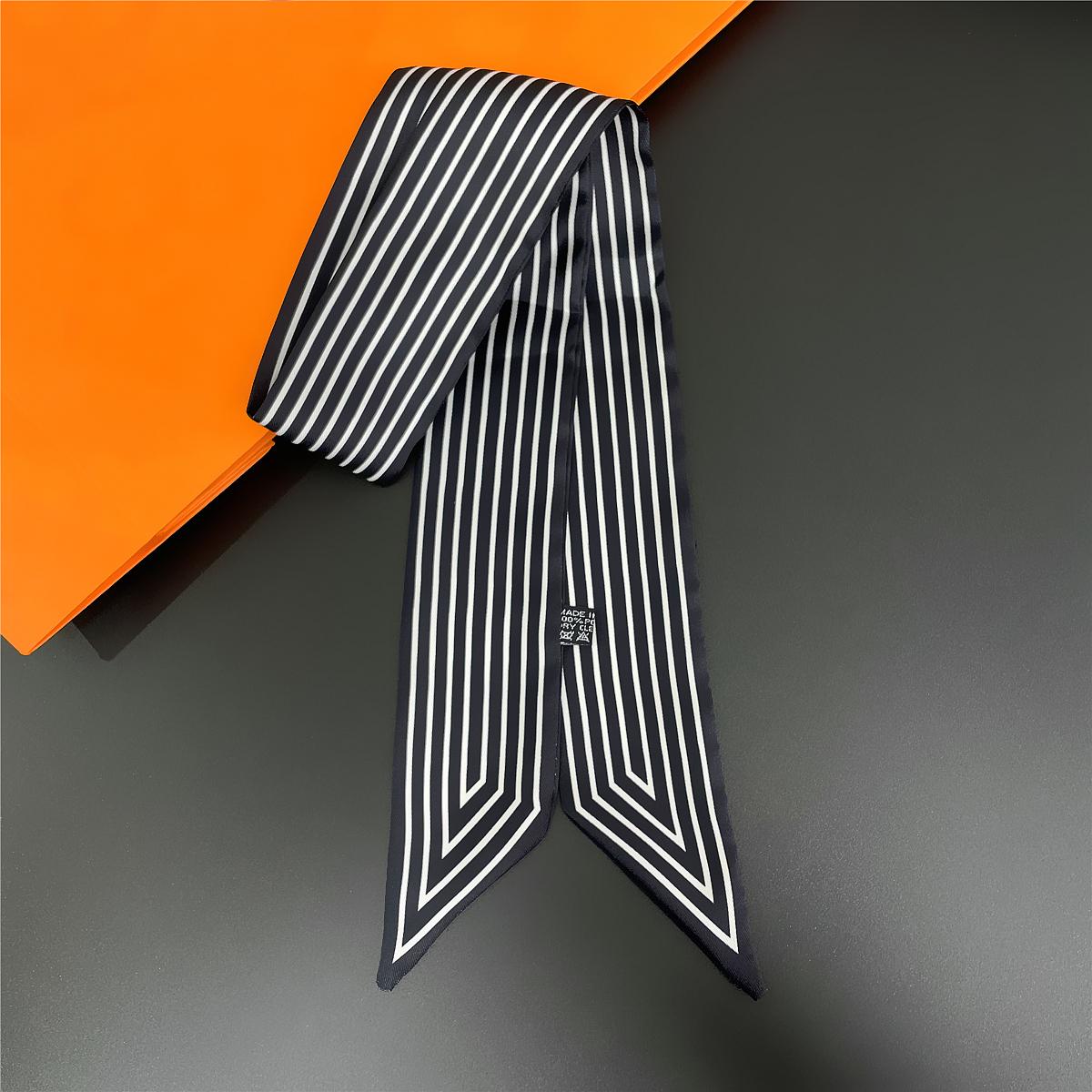2023 New Women Scarf Luxury Brand Silk Scarf Fashion Headband Foulard Striped Skinny Hair Bag Scarves Design Neckerchief
2023 New Women Scarf Luxury Brand Silk Scarf Fashion Headband Foulard Striped Skinny Hair Bag Scarves Design Neckerchief