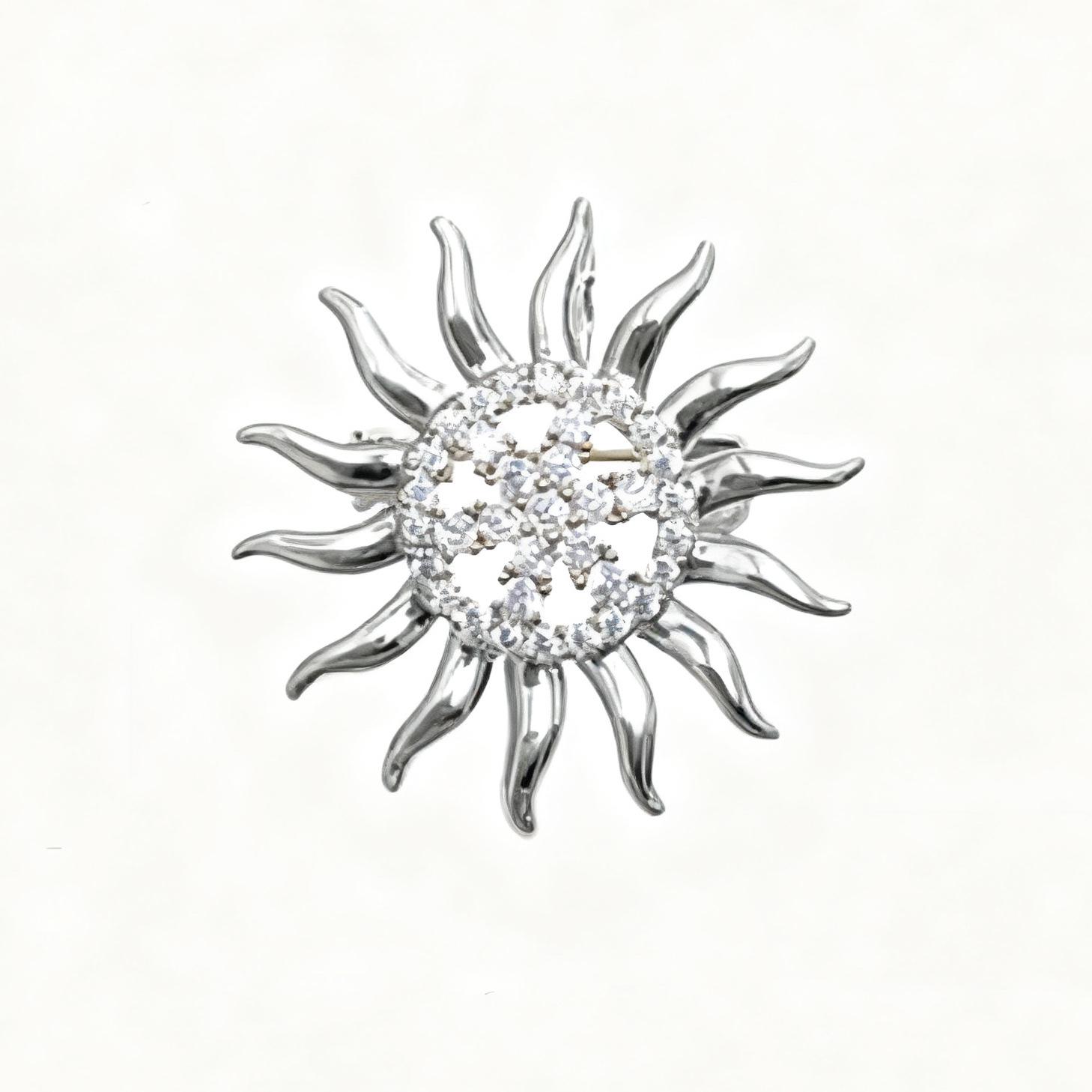Luxury Sunflower Zircon Brooch: Classic, High-Grade Lapel Pin for Men.
Luxury Sunflower Zircon Brooch: Classic, High-Grade Lapel Pin for Men.