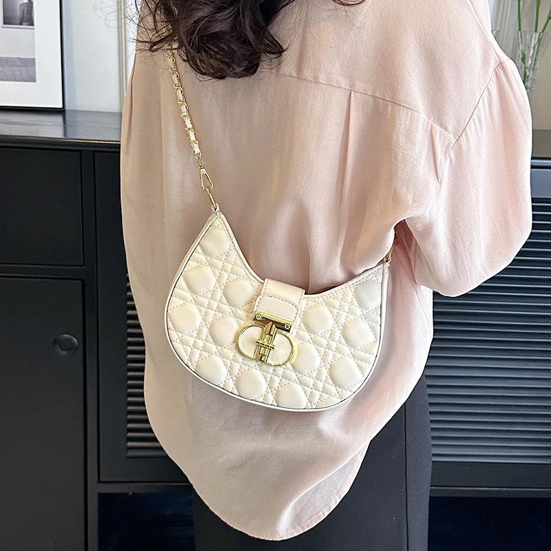 2025 new chain small bag women s fashion texture shoulder saddle bag niche crossbody super eye-catching 22*7*13 хакі
2025 new chain small bag women s fashion texture shoulder saddle bag niche crossbody super eye-catching 22*7*13 хакі