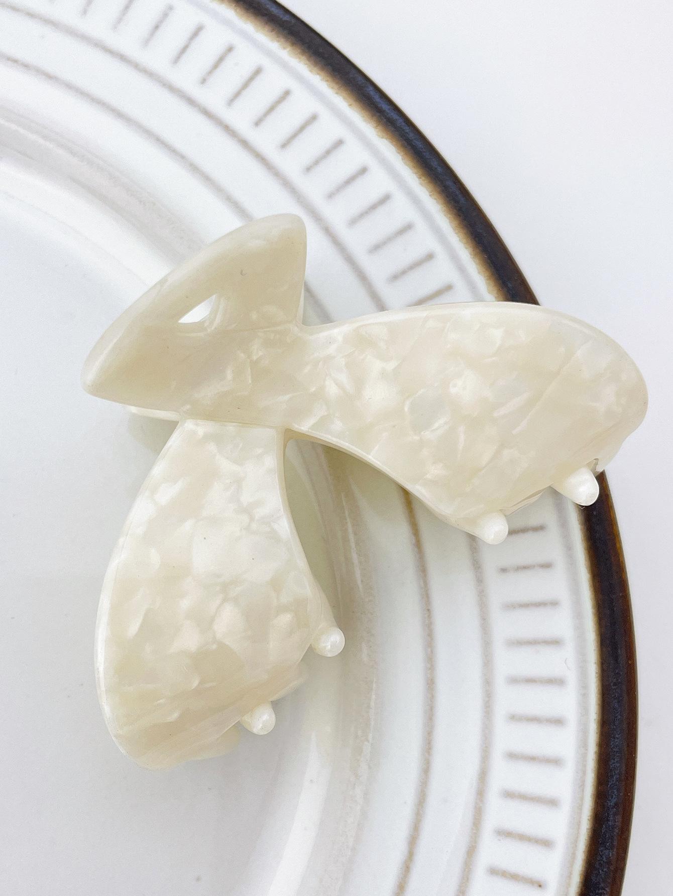 Классическая заколка для волос из ацетата для женщин с винтажным дизайном под черепаховый панцирь цвета драгоценного камня белого, идеально подходящая для артистичных образов
Классическая заколка для волос из ацетата для женщин с винтажным дизайном под черепаховый панцирь цвета драгоценного камня белого, идеально подходящая для артистичных образов