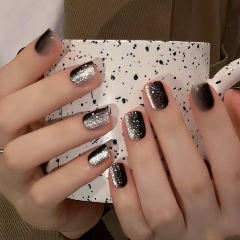 Black Silver Gradient Cat Eye Nail Art Stickers - Trendy Short Wearable Nail Tips Gold Plating Topcoat
Black Silver Gradient Cat Eye Nail Art Stickers - Trendy Short Wearable Nail Tips Gold Plating Topcoat