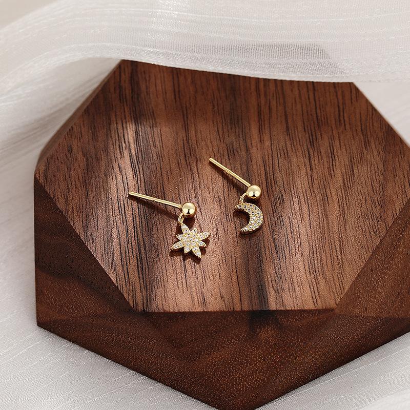 Изысканные серьги в виде звезд и луны для женщин Dream Sweet новые дизайнерские серьги
Изысканные серьги в виде звезд и луны для женщин Dream Sweet новые дизайнерские серьги