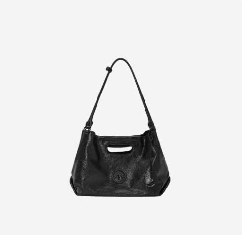Arrow bag tote CARRY tote bag large capacity single shoulder diagonal cross crossbody first layer new versatile light luxury
Arrow bag tote CARRY tote bag large capacity single shoulder diagonal cross crossbody first layer new versatile light luxury