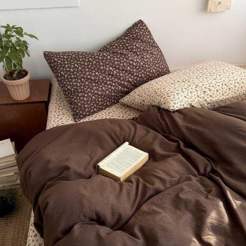 New literary and retro floral super soft wrinkled yarn printing four-piece set, three-piece set for student dormitory 1.2m sheet 3pcs
New literary and retro floral super soft wrinkled yarn printing four-piece set, three-piece set for student dormitory 1.2m sheet 3pcs