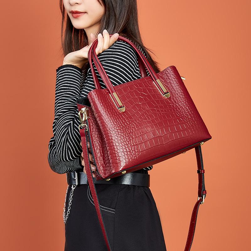 Crocodile Pattern Head Layer Handbag New Trendy Women s Handbag Bag Women s Versatile Leather One-shoulder Women s Bag
Crocodile Pattern Head Layer Handbag New Trendy Women s Handbag Bag Women s Versatile Leather One-shoulder Women s Bag