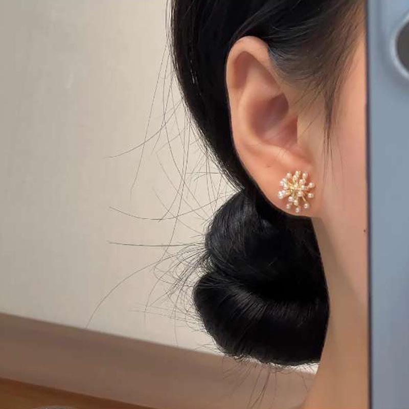 Длинные серьги с жемчугом из медного сплава для женщин - High-End Light Luxury S925
Длинные серьги с жемчугом из медного сплава для женщин - High-End Light Luxury S925