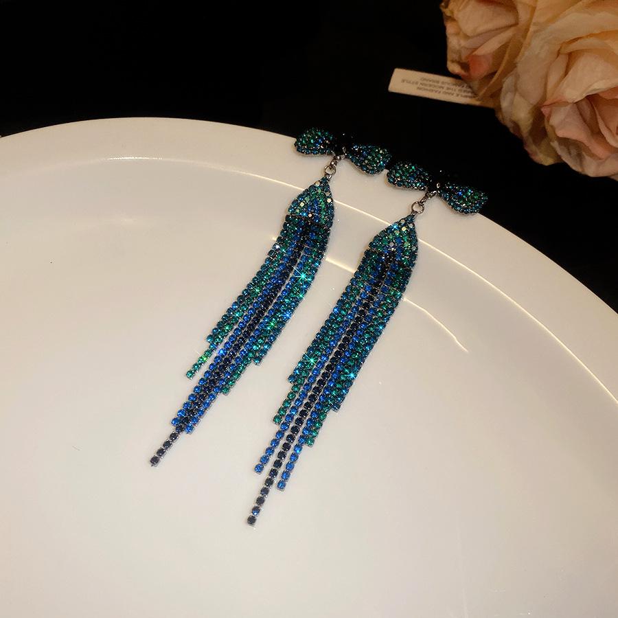 Silver Needle Diamond Bow Fringed Earrings European and American Design Sense Simple Fashion Earrings Light Luxury Advanced Earrings Women
Silver Needle Diamond Bow Fringed Earrings European and American Design Sense Simple Fashion Earrings Light Luxury Advanced Earrings Women