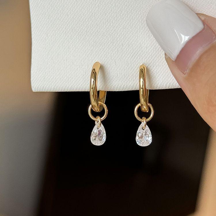 Temperament Simple High-quality Teardrop-shaped Zircon Pendant Hoop Earrings for Women Fashion Stainless Steel Earrings Jewelry золотий
Temperament Simple High-quality Teardrop-shaped Zircon Pendant Hoop Earrings for Women Fashion Stainless Steel Earrings Jewelry золотий