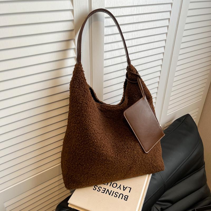 Осенне-зимняя сумка-тоут из овечьей шерсти, плюшевая сумка в стиле ленивого ветра, женский повседневный комплект из двух предметов, сумка через плечо One size
Осенне-зимняя сумка-тоут из овечьей шерсти, плюшевая сумка в стиле ленивого ветра, женский повседневный комплект из двух предметов, сумка через плечо One size