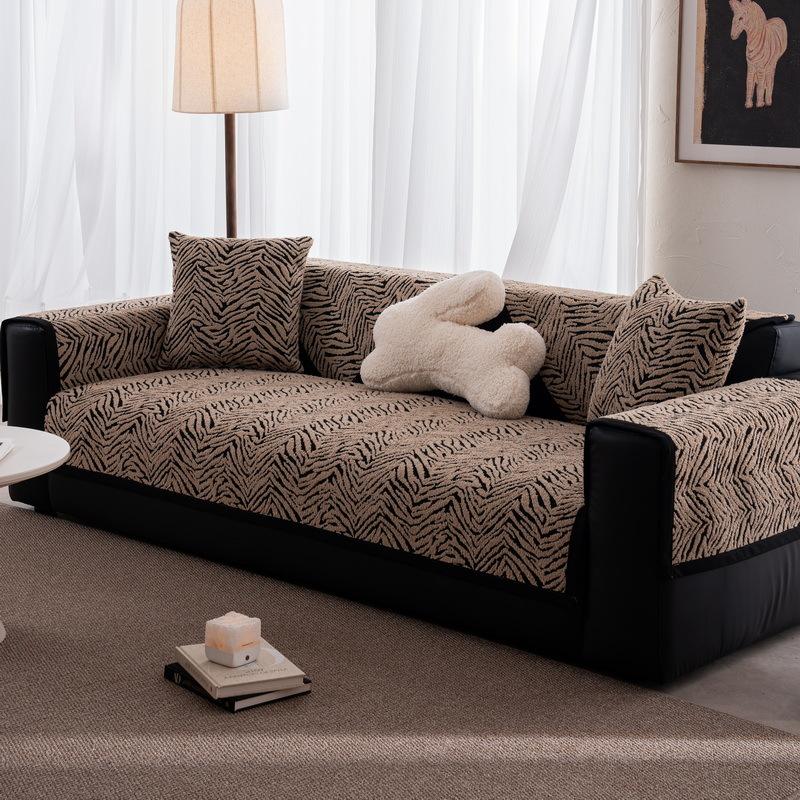 Retro Wind Sofa Cushion Autumn And Winter Thickened Plush New Light Luxury High-End Non-Slip Leather Sofa Special Seat Cushion 70*70cm
Retro Wind Sofa Cushion Autumn And Winter Thickened Plush New Light Luxury High-End Non-Slip Leather Sofa Special Seat Cushion 70*70cm