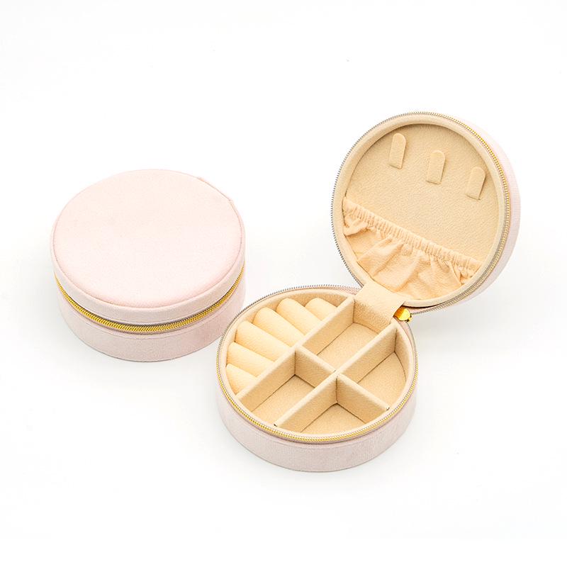 Minimalist Round Jewelry Gift Box for Necklaces, Rings, and Earrings
Minimalist Round Jewelry Gift Box for Necklaces, Rings, and Earrings