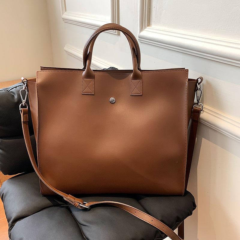 Large bag women s large capacity 2025 new computer bag crossbody shoulder bag portable tote bag чёрный
Large bag women s large capacity 2025 new computer bag crossbody shoulder bag portable tote bag чёрный