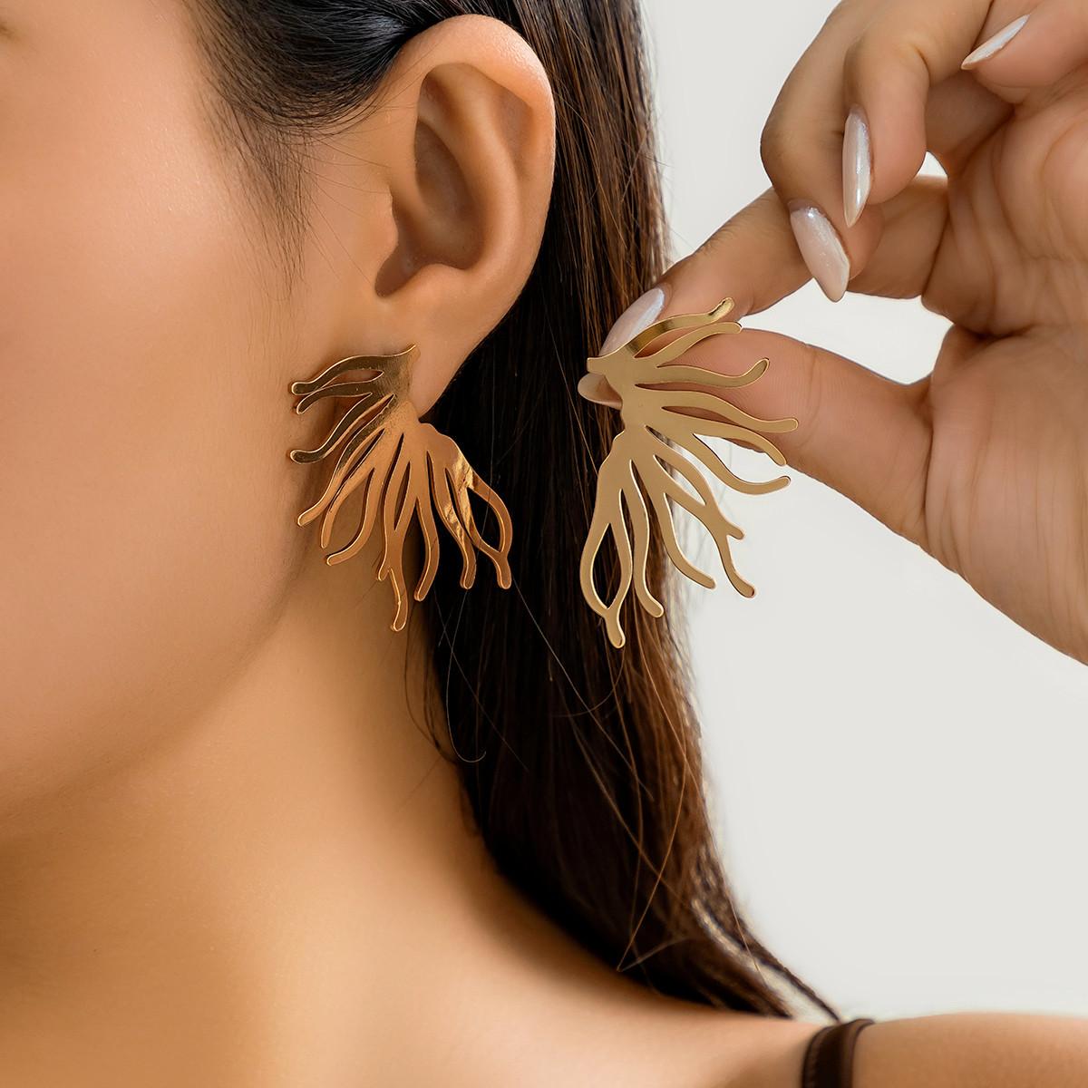 Designer Irregular Water Weed Stud Earrings for Women Trendy Elegant Ladies Accessories 2026 Fashion Jewelry Female Girls Gifts
Designer Irregular Water Weed Stud Earrings for Women Trendy Elegant Ladies Accessories 2026 Fashion Jewelry Female Girls Gifts