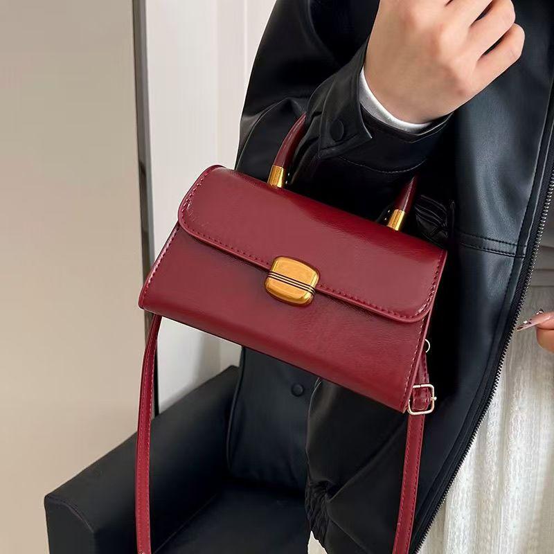 Fashi Solid Color Underarm Bags PU Leather Shoulder Bags for Women Design Luxury Small Handbag Female Subaxillary Clutches
Fashi Solid Color Underarm Bags PU Leather Shoulder Bags for Women Design Luxury Small Handbag Female Subaxillary Clutches