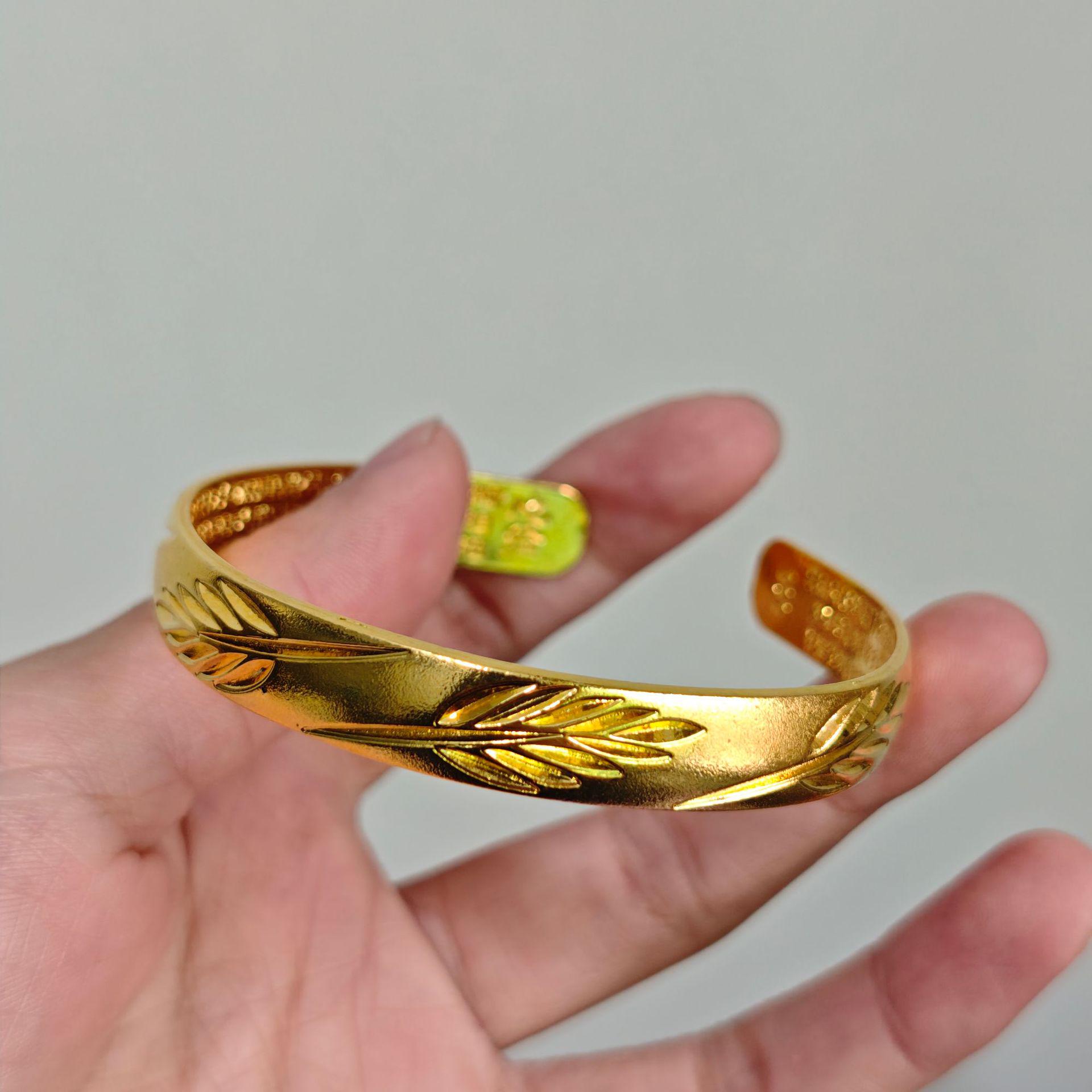 Retro Craft Sand Gold Feather Heart Sutra Openable Bracelet - Timeless Leaf Design
Retro Craft Sand Gold Feather Heart Sutra Openable Bracelet - Timeless Leaf Design