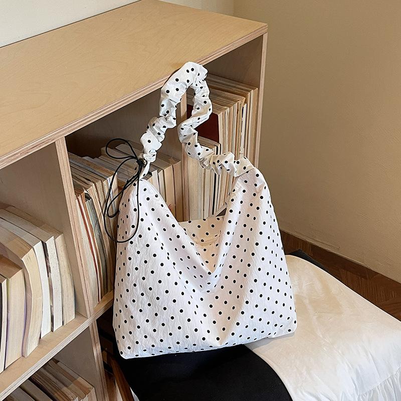 Fashionable Polka Dot Shoulder Bag, Stylish Pleated Crossbody Bag, Stylish Tote Bag
Fashionable Polka Dot Shoulder Bag, Stylish Pleated Crossbody Bag, Stylish Tote Bag