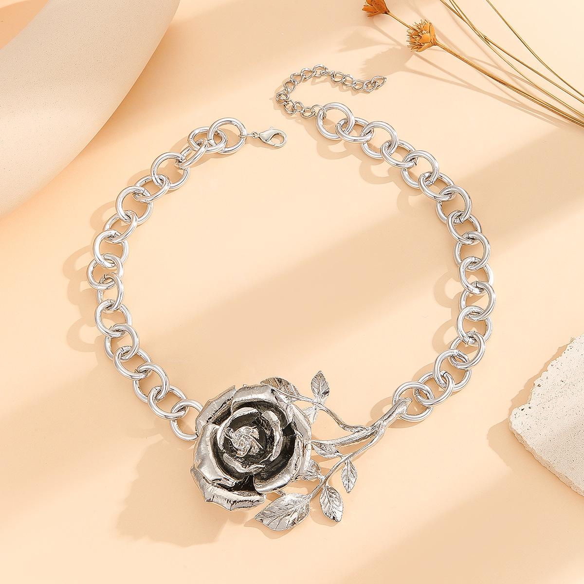 Alloy Rose Aluminum Chain Atmospheric Exaggerated Women s Necklace
Alloy Rose Aluminum Chain Atmospheric Exaggerated Women s Necklace
