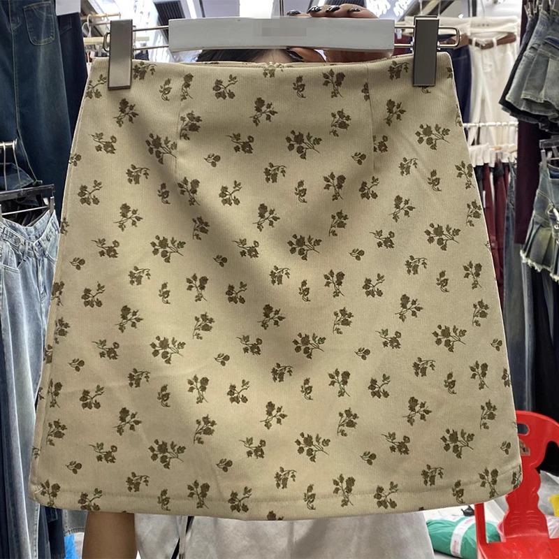 High-Waist Corduroy Floral A-Line Midi Skirt - 2024 Autumn/Winter Korean Retro Style XL
High-Waist Corduroy Floral A-Line Midi Skirt - 2024 Autumn/Winter Korean Retro Style XL