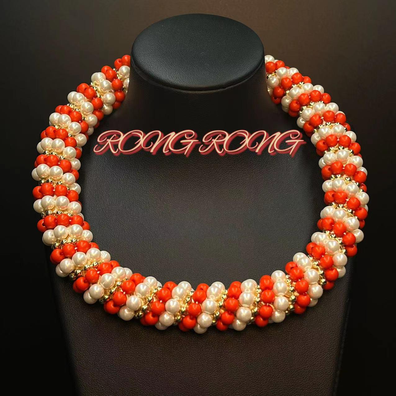 Винтажное итальянское красное и белое ожерелье из бусин
Винтажное итальянское красное и белое ожерелье из бусин