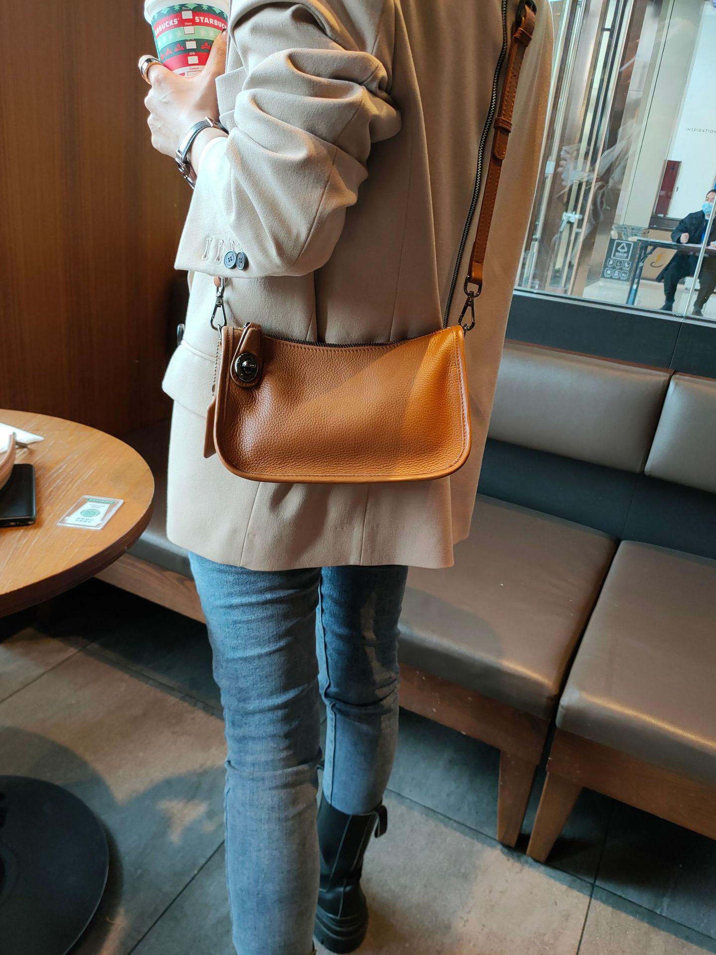 Winter New Design Women s Shoulder Bag Leather Large Capacity Pillow Crescent Bag Lychee Pattern Shoulder Underarm Bag 23X8X13cm малиновый
Winter New Design Women s Shoulder Bag Leather Large Capacity Pillow Crescent Bag Lychee Pattern Shoulder Underarm Bag 23X8X13cm малиновый