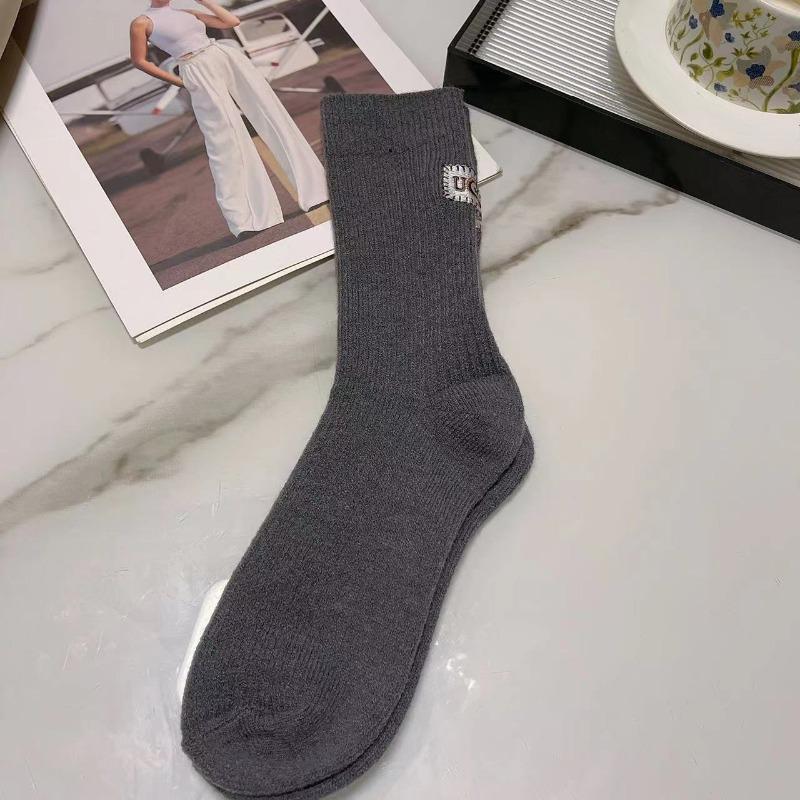Новые утолщенные теплые бархатные носки, средняя труба, вышитая этикетка, носки средней длины, однотонные, сохраняющие тепло, женские носки, осень One Size темно-серого
Новые утолщенные теплые бархатные носки, средняя труба, вышитая этикетка, носки средней длины, однотонные, сохраняющие тепло, женские носки, осень One Size темно-серого