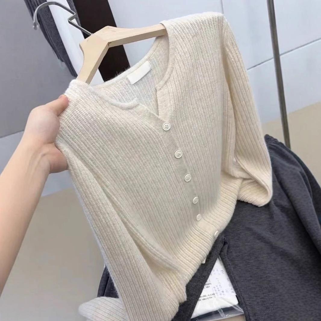 Европейский кардиган с V-образным вырезом из шерсти с длинным рукавом для женщин - Модный тренд весна/осень 2025 Small
Европейский кардиган с V-образным вырезом из шерсти с длинным рукавом для женщин - Модный тренд весна/осень 2025 Small