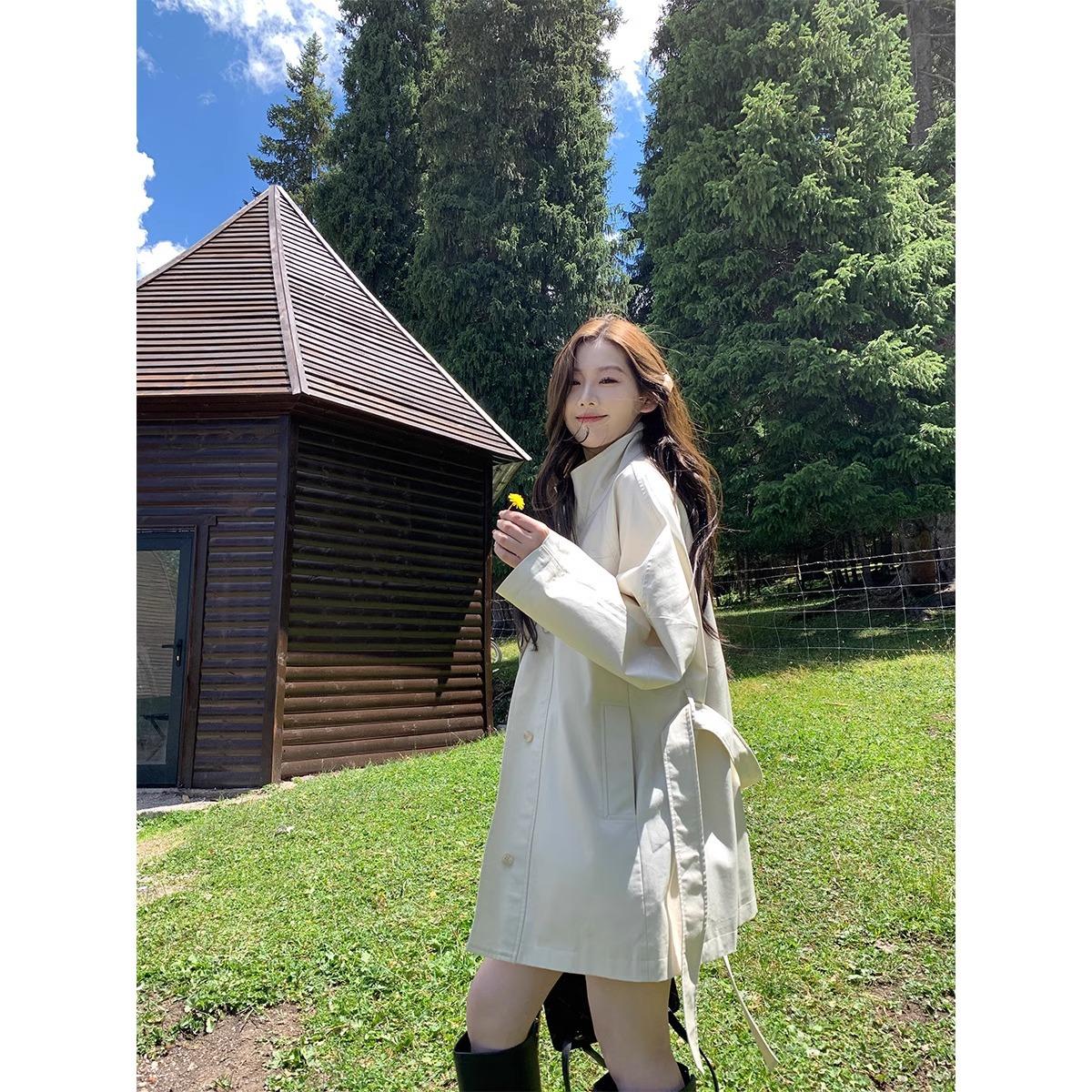 Белый тренч со стойкой для женщин, маленький тренч для женщин на раннюю весну, короткий стиль L recommended weight 141-80kg
Белый тренч со стойкой для женщин, маленький тренч для женщин на раннюю весну, короткий стиль L recommended weight 141-80kg