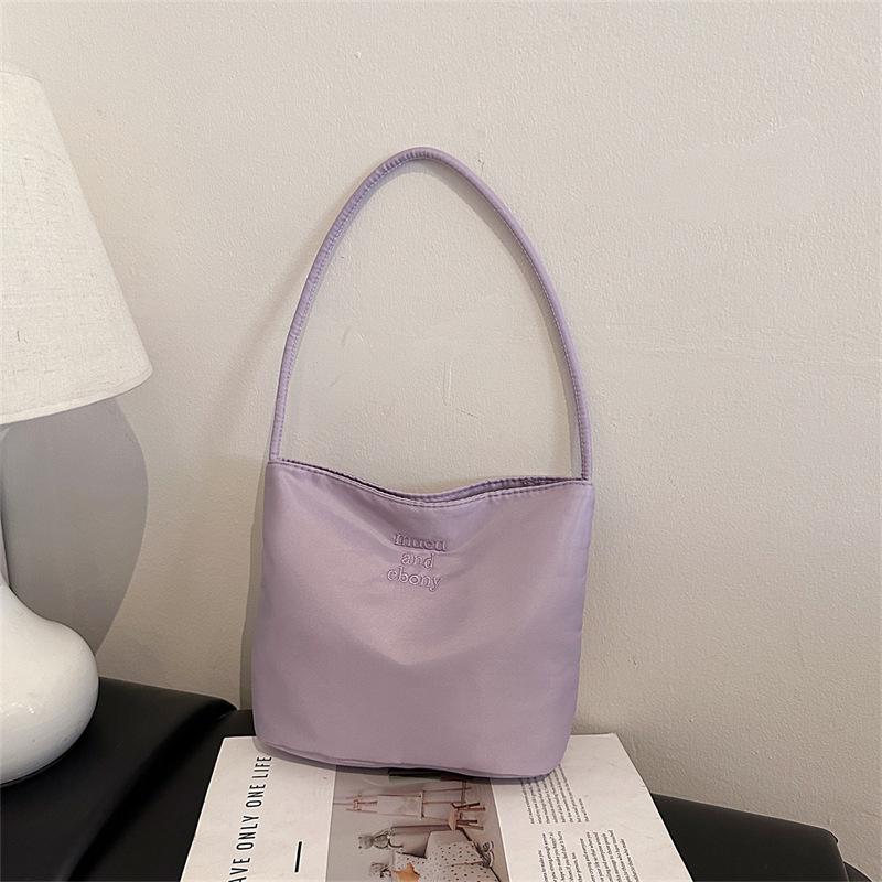 Korea Much Ebong2024 Women s Versatile Nylon Bucket Handbag - Simple & Casual Design
Korea Much Ebong2024 Women s Versatile Nylon Bucket Handbag - Simple & Casual Design