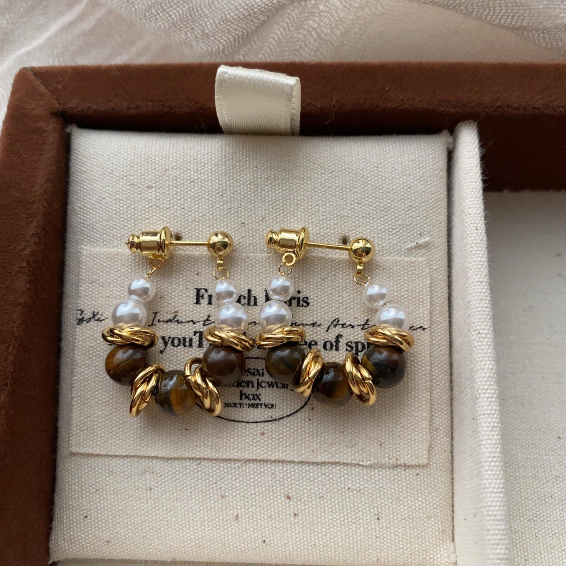 Круглые серьги-гвоздики из тигрового глаза, серьги, трехмерная ретро-элегантность, высококлассная натуральная световая роскошь, универсальные серьги с индивидуальностью, женские
Круглые серьги-гвоздики из тигрового глаза, серьги, трехмерная ретро-элегантность, высококлассная натуральная световая роскошь, универсальные серьги с индивидуальностью, женские