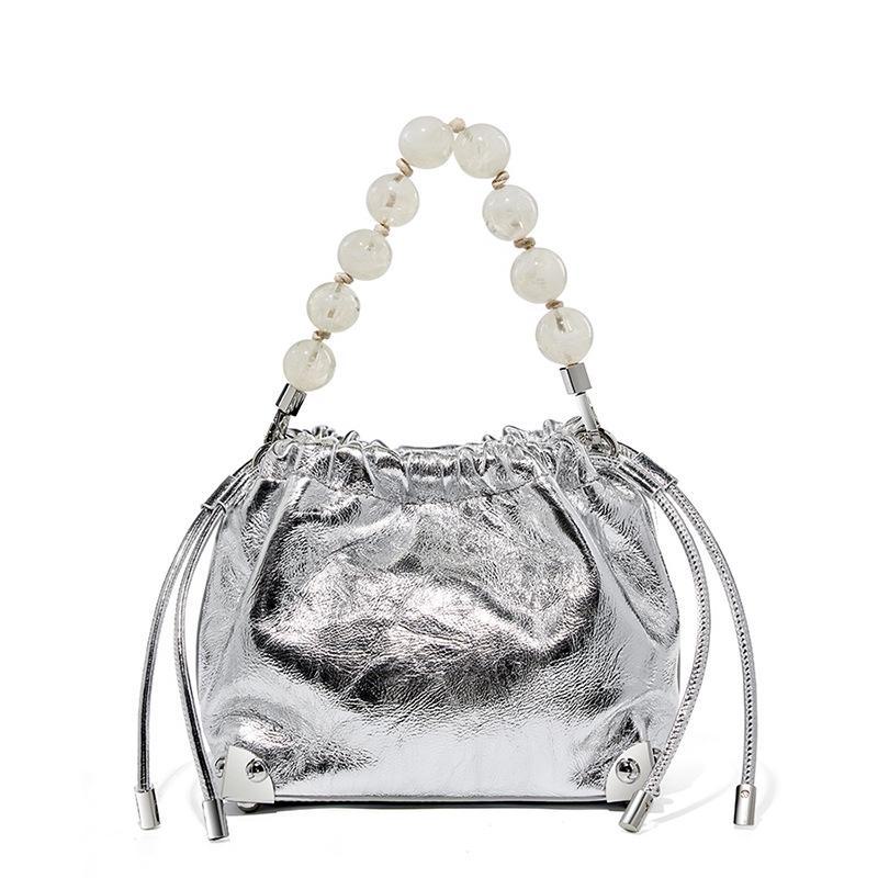 Сумка из коровьей кожи с бисером в китайском стиле 2024 г.: Сумка-трансформер через плечо с плиссированным узором в виде цветка, для женщин. серебряный
Сумка из коровьей кожи с бисером в китайском стиле 2024 г.: Сумка-трансформер через плечо с плиссированным узором в виде цветка, для женщин. серебряный