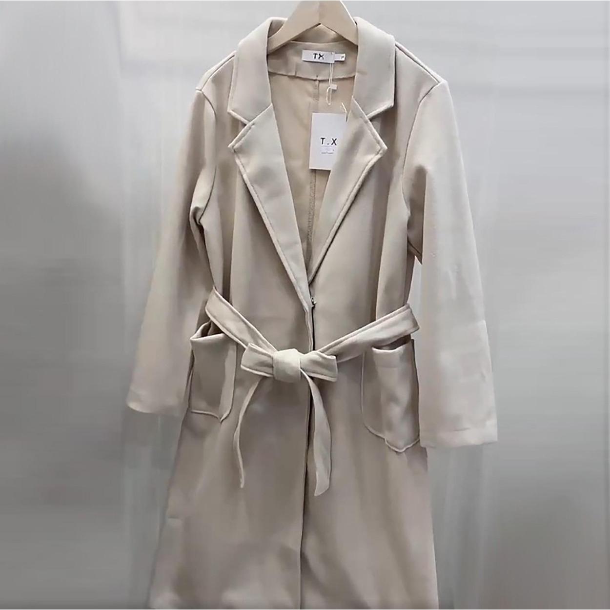 Двустороннее кашемировое пальто для женщин, средней длины, облегающее осенне-зимнее шерстяное пальто для женщин XXL
Двустороннее кашемировое пальто для женщин, средней длины, облегающее осенне-зимнее шерстяное пальто для женщин XXL