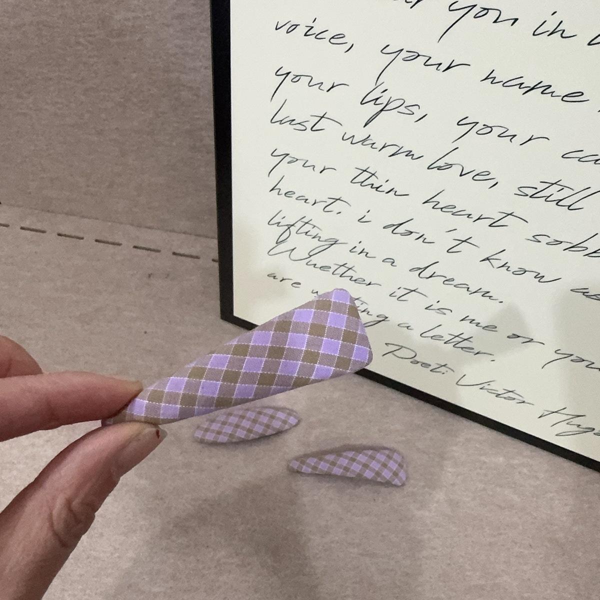 Retro Plaid Triangle Hair Clip for Girls - Simple BB Side Hairpin Accessory
Retro Plaid Triangle Hair Clip for Girls - Simple BB Side Hairpin Accessory