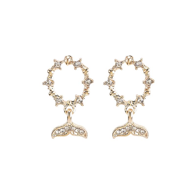 925 Fish Hollow Circle With Diamond Fishtail Earrings, Fashionable Mermaid Ji Dolphin Earrings
925 Fish Hollow Circle With Diamond Fishtail Earrings, Fashionable Mermaid Ji Dolphin Earrings