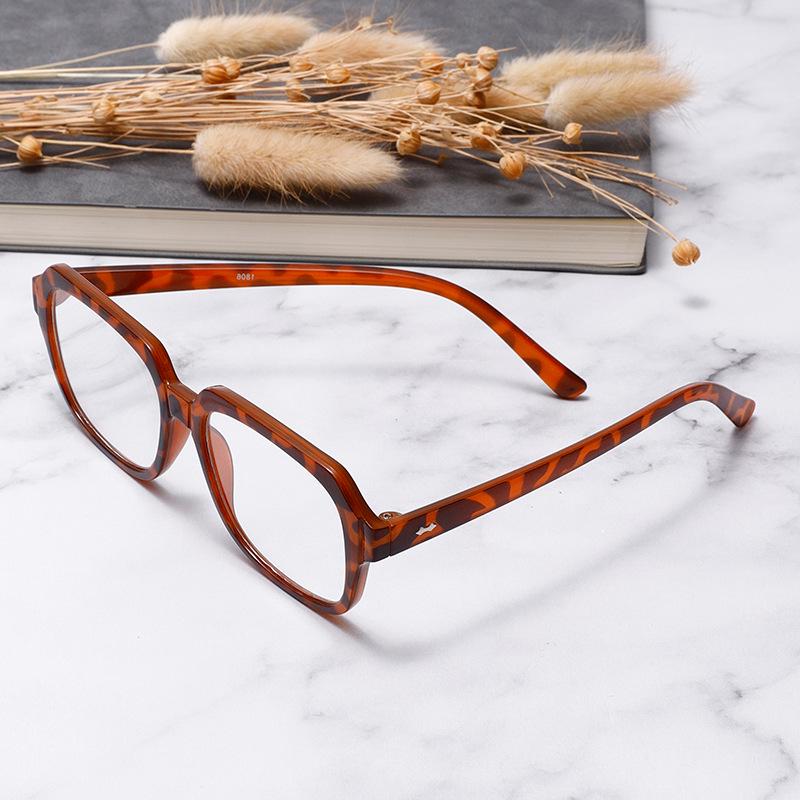 Retro Leopard Print Wear-Resistant Large Frame Reading Glasses for Seniors +300 цветной печати леопарда
Retro Leopard Print Wear-Resistant Large Frame Reading Glasses for Seniors +300 цветной печати леопарда