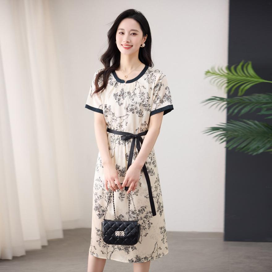 Модное дизайнерское шелковое платье с принтом, женское летнее новое, с талией, темпераментное, из шелка тутового дерева, с цветочной юбкой 4XL
Модное дизайнерское шелковое платье с принтом, женское летнее новое, с талией, темпераментное, из шелка тутового дерева, с цветочной юбкой 4XL