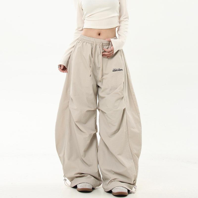 American retro autumn high-end sense fashion temperament personalized design sense casual simple hot diamond elastic waist straight pants XXL
American retro autumn high-end sense fashion temperament personalized design sense casual simple hot diamond elastic waist straight pants XXL