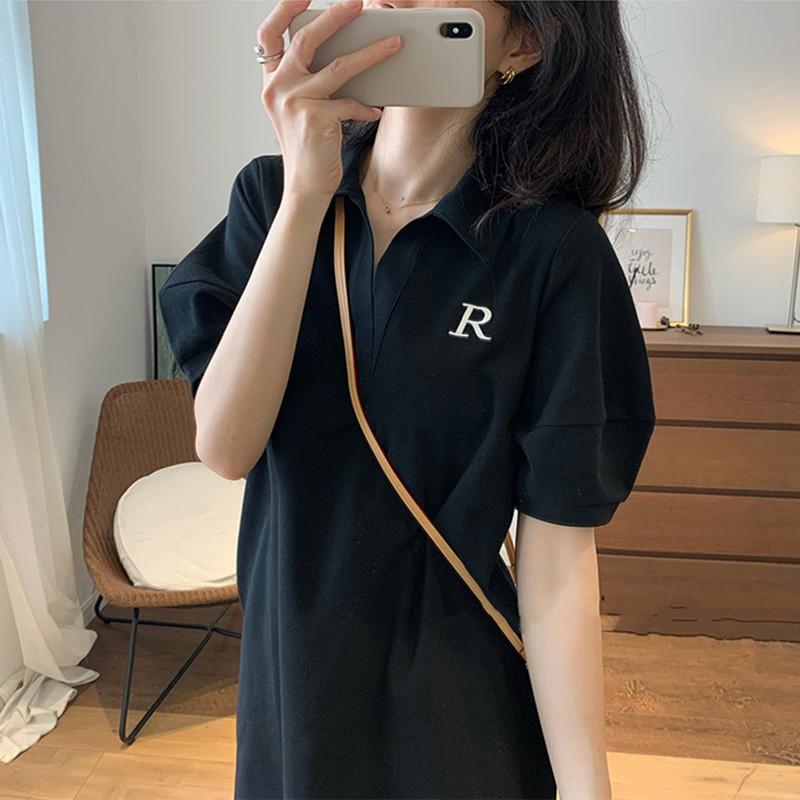 Черное платье свободного покроя и тонкого повседневного платья с пышными рукавами